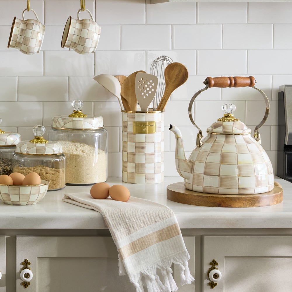 check-enamelware-utensil-holder_1